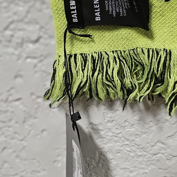 BALENCIAGABALENCIAGA LOGO SOCCER WOOL-BLEND SCARF - Picture 5 of 8